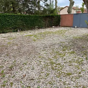 https://la-petite-miribel-ain.hotels-rhonealpes.com